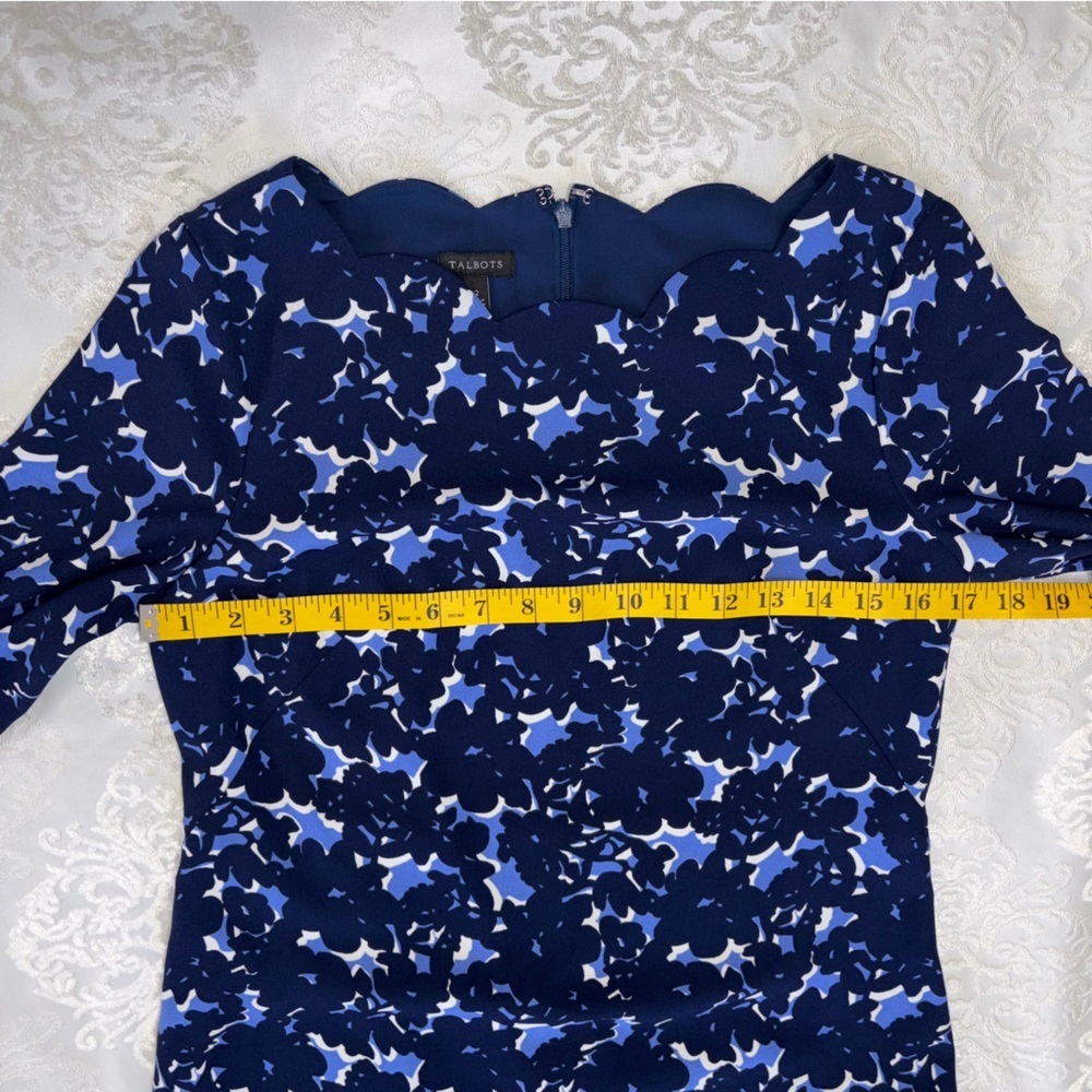Talbots Floral Print Crepe Shift Dress With Scalloped Neckline Blue Size 2 - Picture 9 of 10